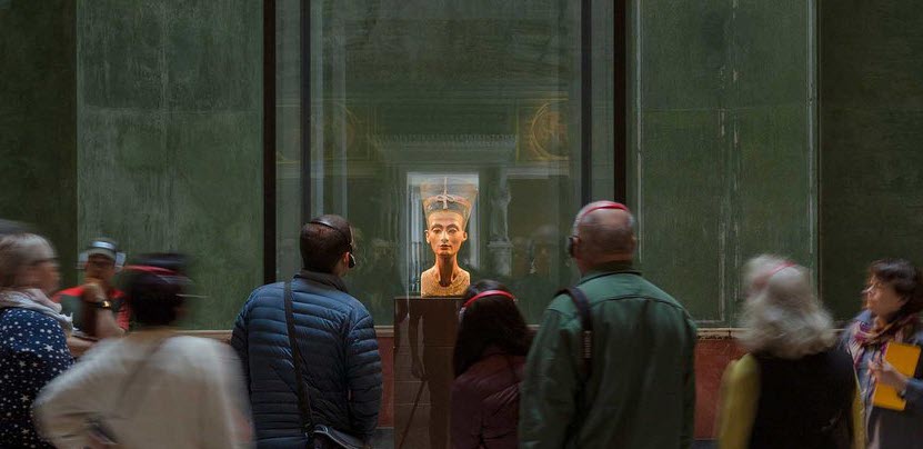 Nefertiti Bust in the north cupola room of the Neues Museum © Staatliche Museen zu Berlin / David von Becker
